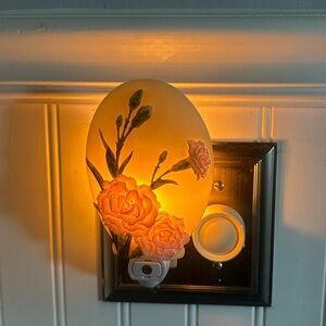 Ibis & Orchid Night Light -Carrnation